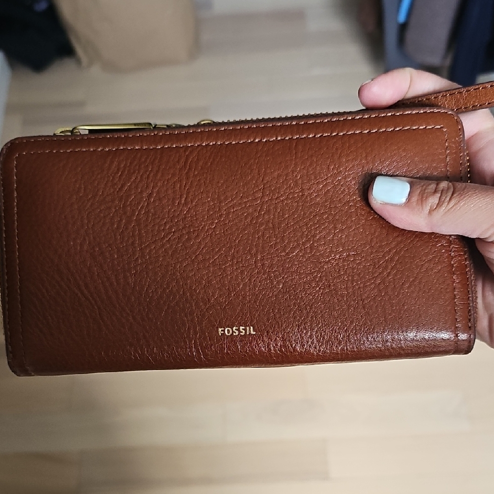 NWT! Fossil Cognac Leather Clutch